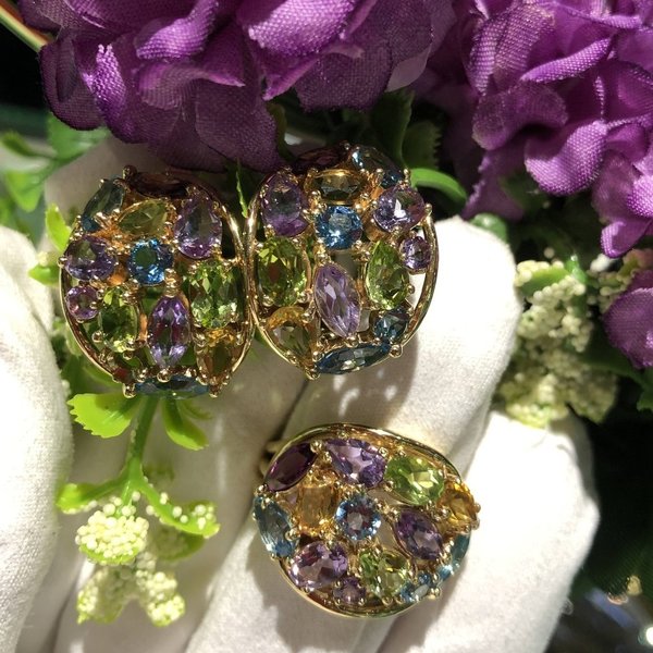 Золотое кольцо с&nbsp;аметистом, топазом, хризолитом и&nbsp;цитрином