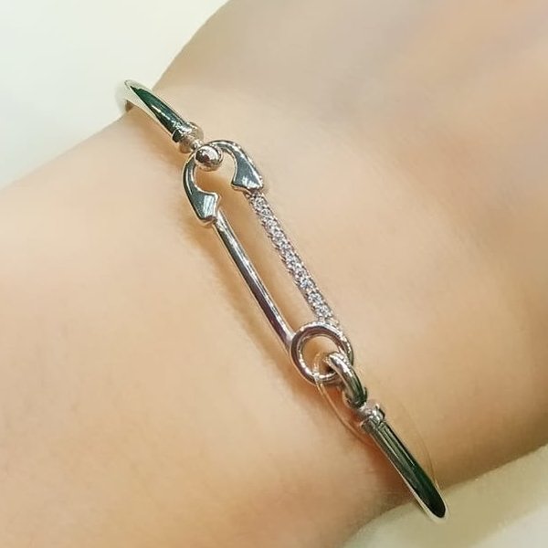 Серебряный браслет с&nbsp;фианитом