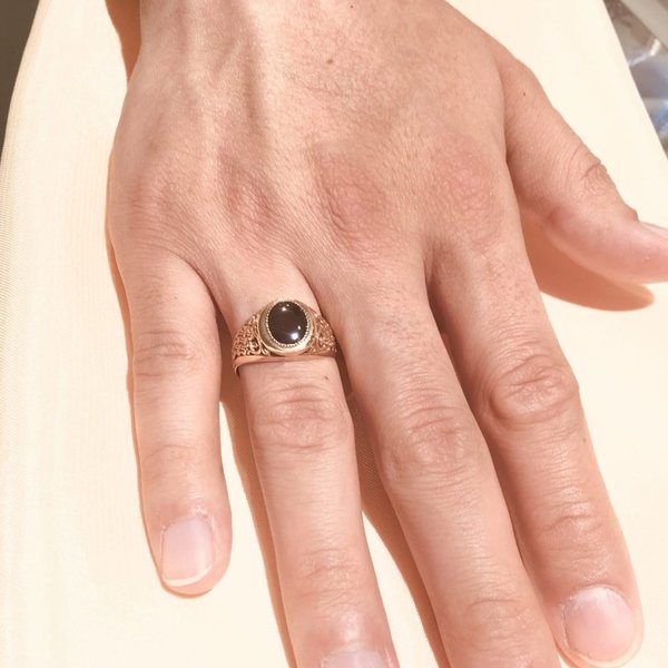 Золотая печатка с&nbsp;фианитом