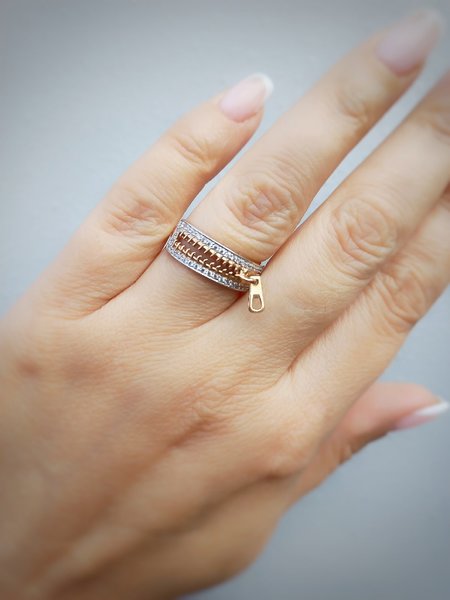 Купить изделие Золотое кольцо с фианитом 1-4083-001 — Самоцветы Плюс