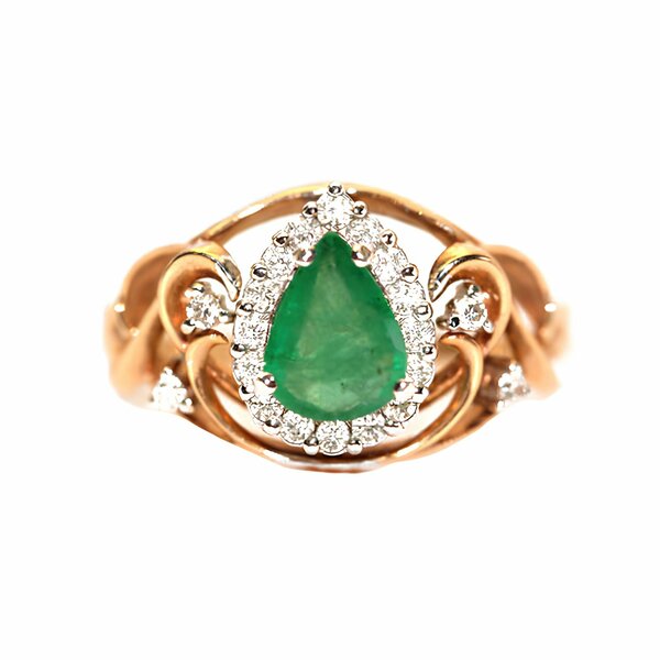 Золотое кольцо с&nbsp;изумрудом и&nbsp;бриллиантом