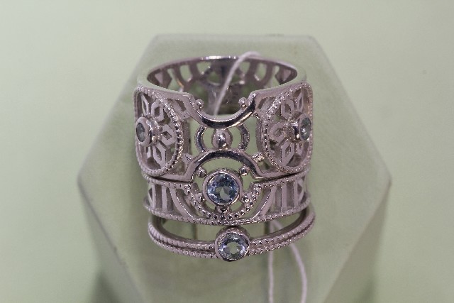 Серебряное кольцо с топазом