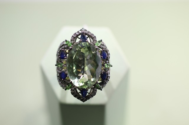 Серебряное кольцо с аметистом зеленым