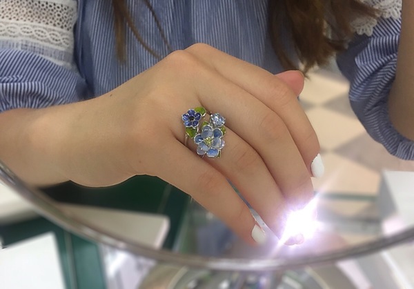 Купить Серебряное кольцо с эмалью и фианитом Серебряное кольцо с эмалью и фианитом