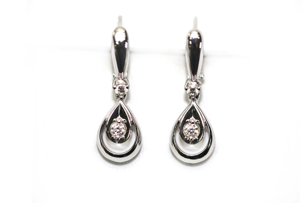 Золотые серьги с&nbsp;бриллиантом