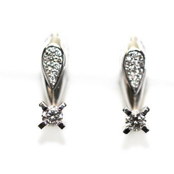 Золотые серьги с&nbsp;бриллиантом