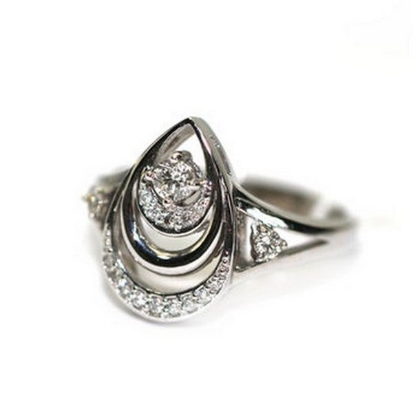 Золотое кольцо с&nbsp;бриллиантом