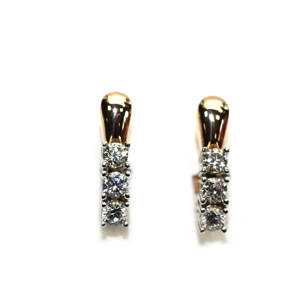 Золотые серьги с&nbsp;бриллиантом