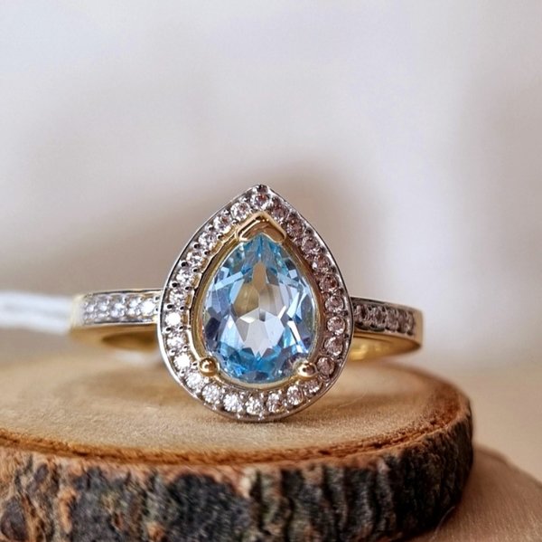Золотое кольцо с топазом и бриллиантом