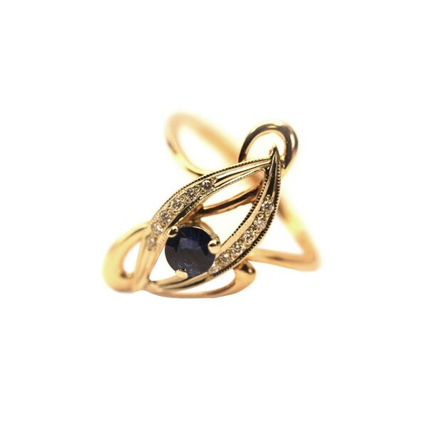Золотое кольцо с сапфиром и бриллиантом