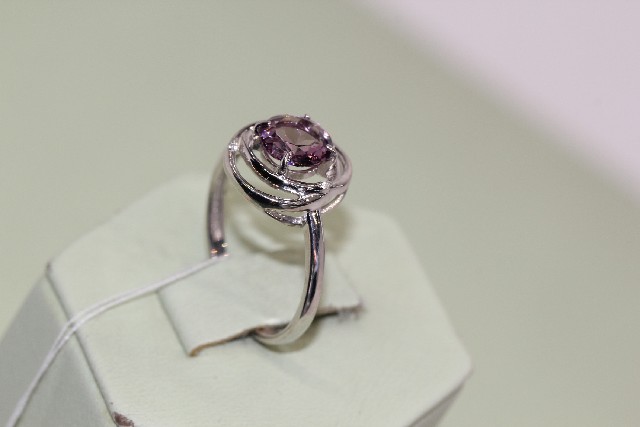 Серебряное кольцо с родолитом синтетическим и фианитом