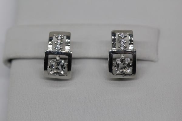 Серебряные серьги с фианитом