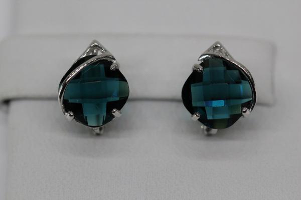 Серебряные серьги с фианитом