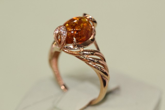 Золотое кольцо с янтарём