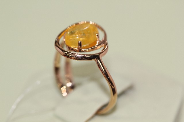 Золотое кольцо с янтарём