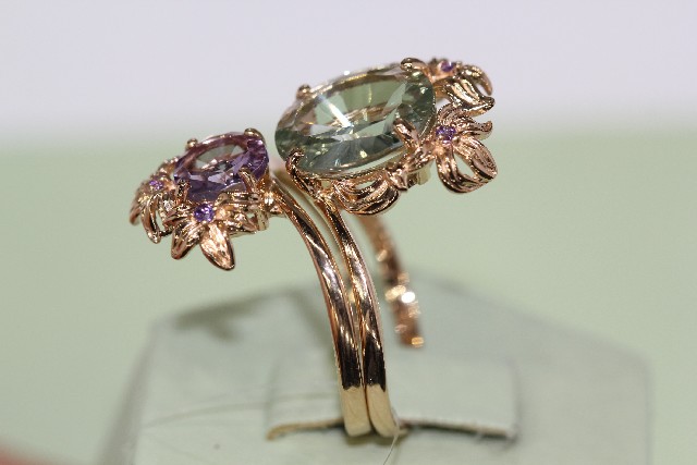 Золотое кольцо с аметистом зеленым