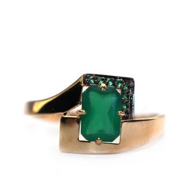 Золотое кольцо с&nbsp;фианитом и&nbsp;агатом зеленым