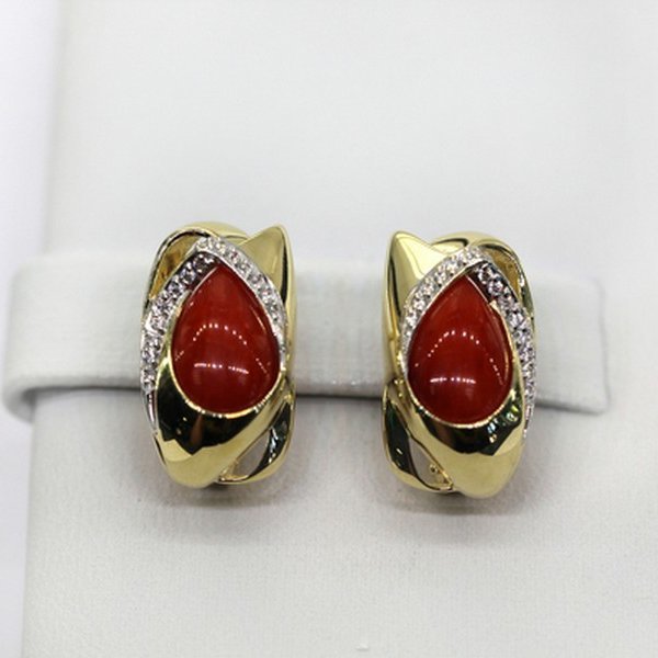 Золотые серьги с фианитом и кораллом