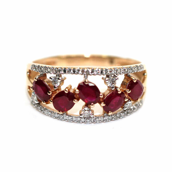 Золотое кольцо с&nbsp;рубином и&nbsp;бриллиантом