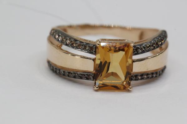 Золотое кольцо с цитрином и фианитом
