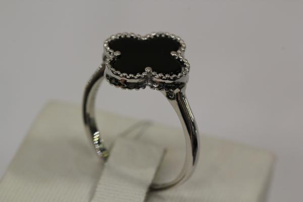 Серебряное кольцо с ониксом