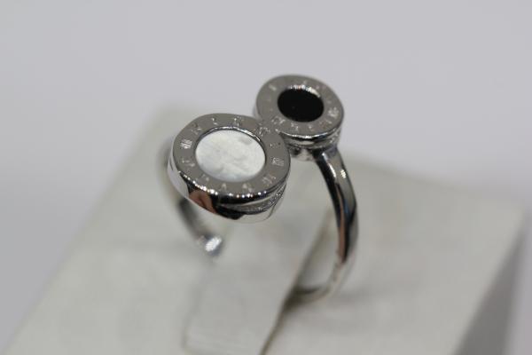 Серебряное кольцо с цирконием и керамикой