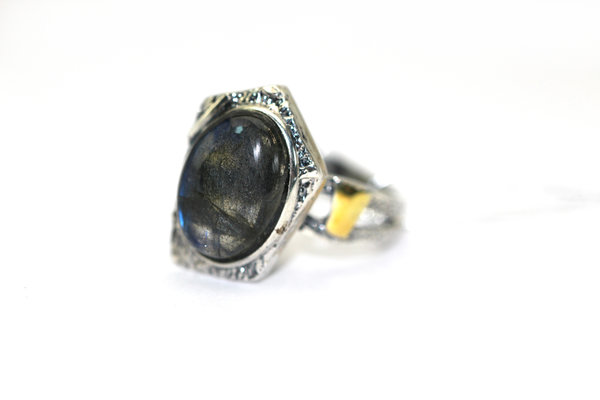 Серебряное кольцо с лабрадором