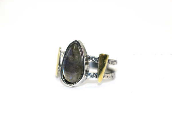 Серебряное кольцо с лабрадором