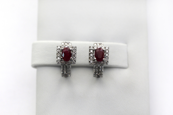 Золотые серьги с&nbsp;рубином и&nbsp;бриллиантом