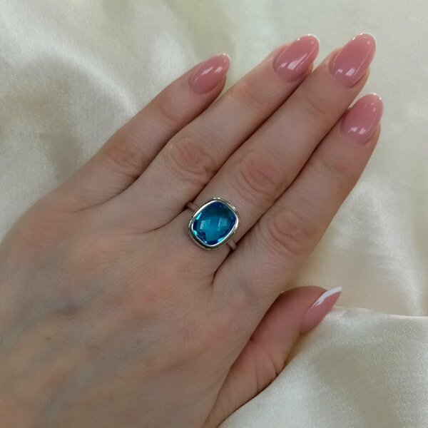 Серебряное кольцо с ювелирным стеклом