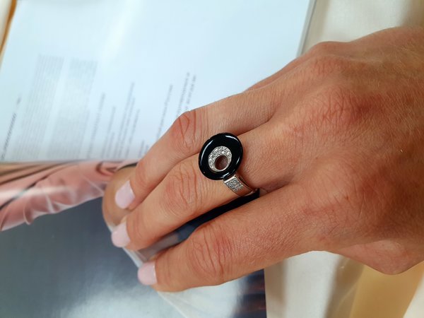 Купить Серебряное кольцо с фианитом и керамикой Серебряное кольцо с фианитом и керамикой