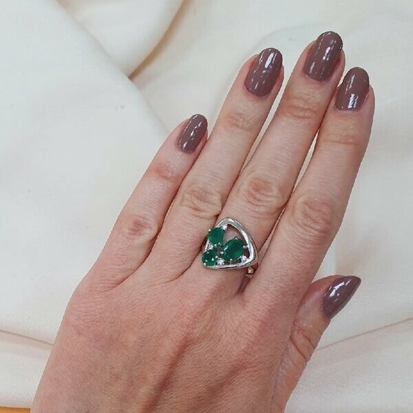 Серебряное кольцо с фианитом и агатом зеленым
