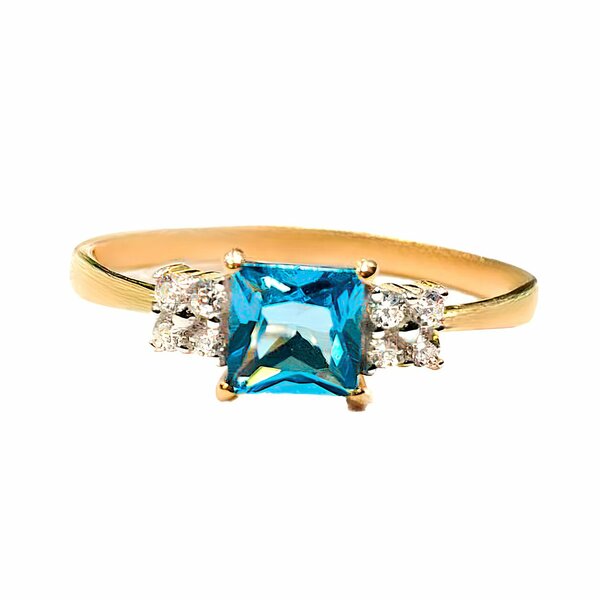 Золотое кольцо с&nbsp;топазом и&nbsp;фианитом