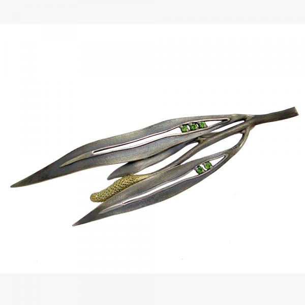 Серебряная брошь