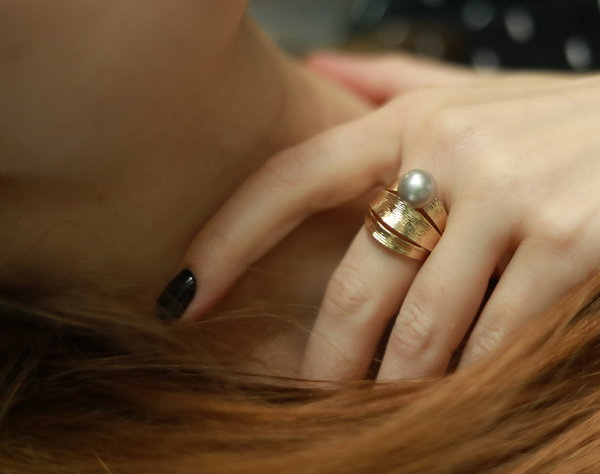 Золотое кольцо с жемчугом культивированным