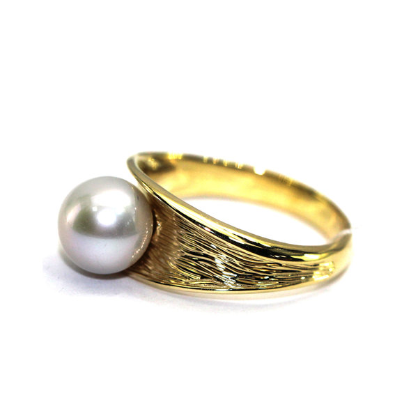 Золотое кольцо с жемчугом культивированным