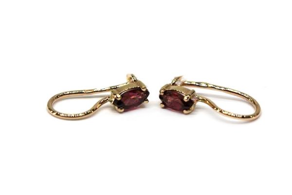 Золотые серьги детские с&nbsp;гранатом