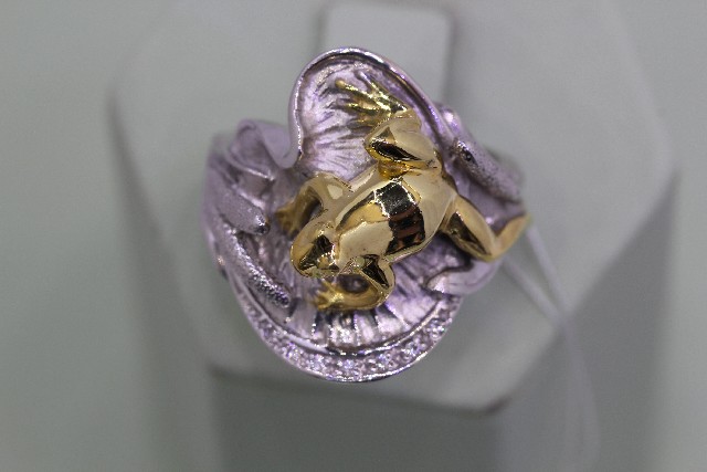 Серебряное кольцо с кристаллом сваровски