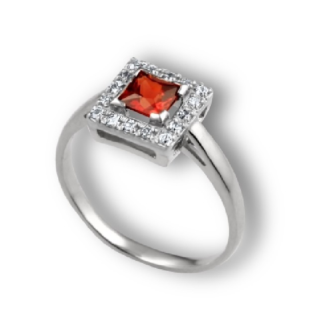 Серебряное кольцо с гранатом