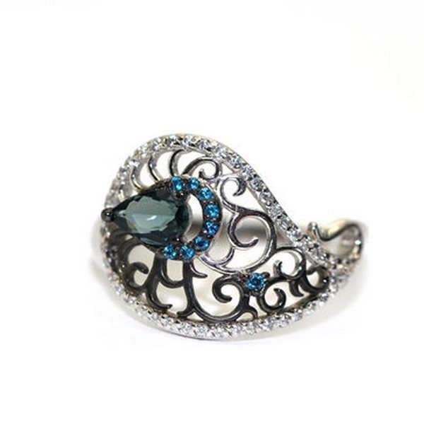 Серебряное кольцо с фианитом и кристаллом