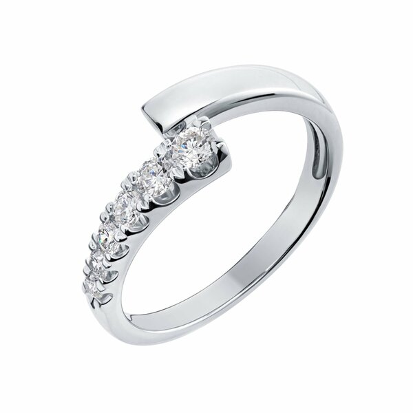 Золотое кольцо с&nbsp;бриллиантом