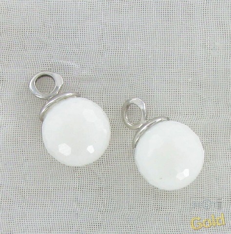 Золотые серьги с&nbsp;белым ониксом