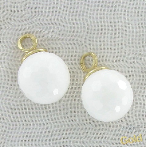 Золотые серьги с&nbsp;белым ониксом