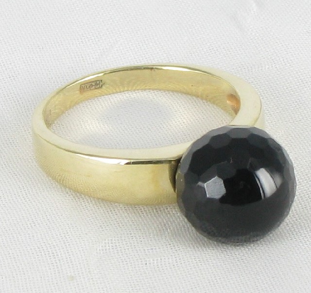 Золотое кольцо с черным ониксом