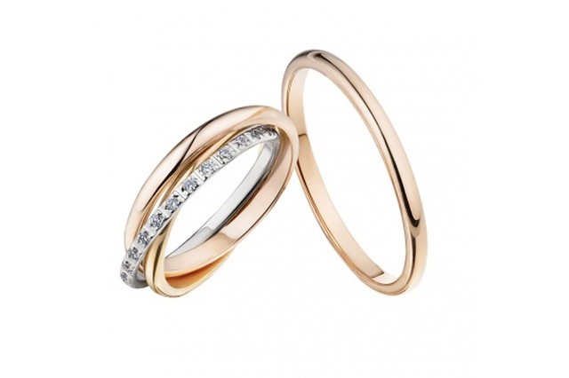 Золотое обручальное кольцо с&nbsp;бриллиантом