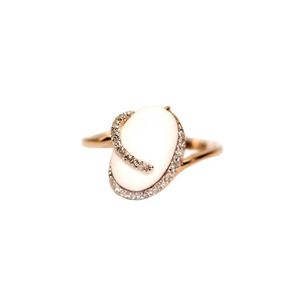 Золотое кольцо с ониксом и бриллиантом
