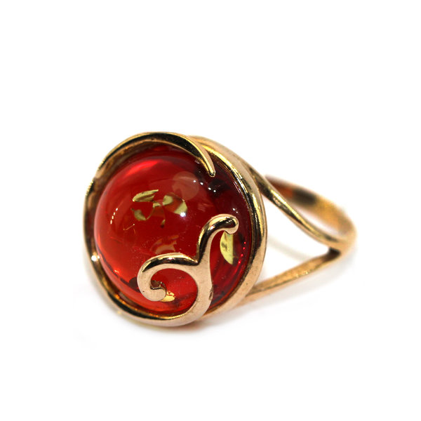 Серебряное кольцо с&nbsp;янтарём