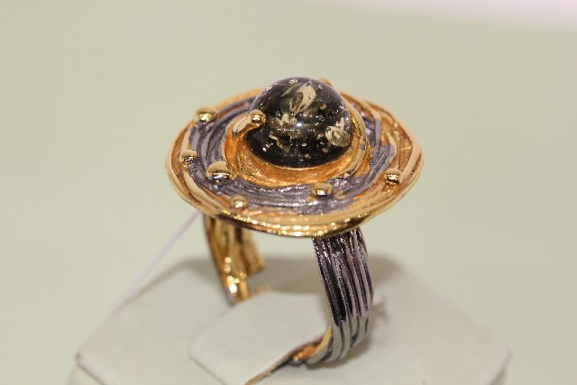 Серебряное кольцо с янтарём, рутением и позолотой