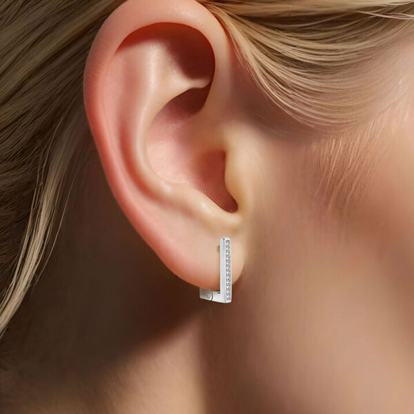 Серебряные серьги с фианитом