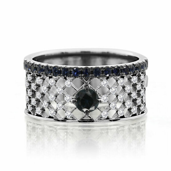 Золотое кольцо с бриллиантом и сапфиром